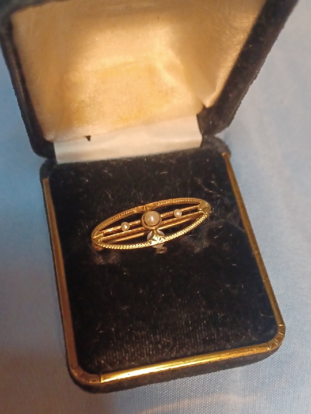 10 Kt Yellow Gold Pearl Bar Brooch